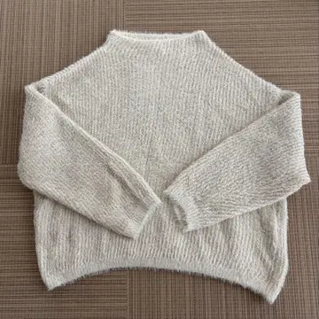 아이보리 하이넥 라메 믹스 니트 긴팔 그레디 브릴리언트