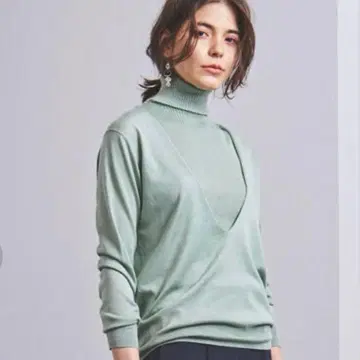 애로우즈 UBCB 딥 V넥 니트 새상품급