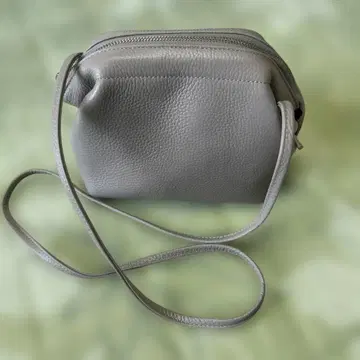 그레이 가죽 숄더백