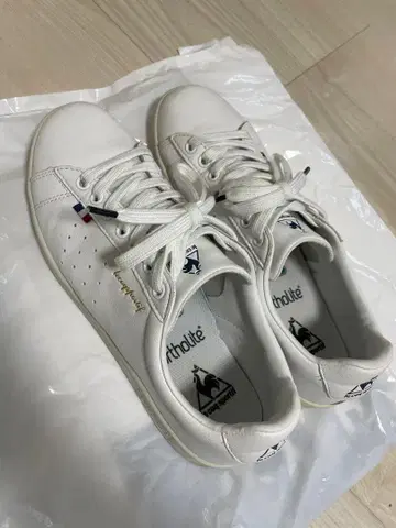 르꼬끄 스포르티브 화이트 스니커즈