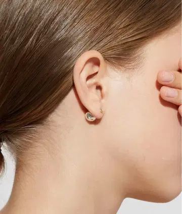 아르티다 우드 ARTIDA OUD 귀걸이 캐치