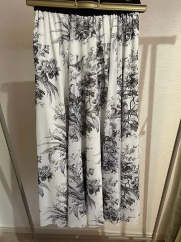 플라워 프린트 플레어 스커트 화이트/블랙