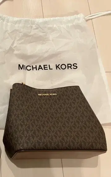 마이클코어스 숄더백 브라운