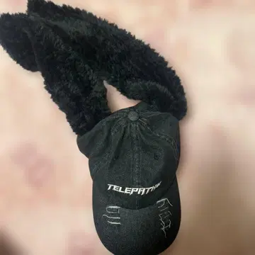 TELEPATHY 퍼 달린 캡 블랙