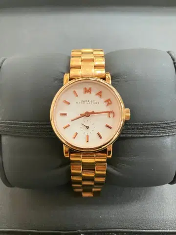 MARC JACOBS (마크제이콥스) 베이커 모델