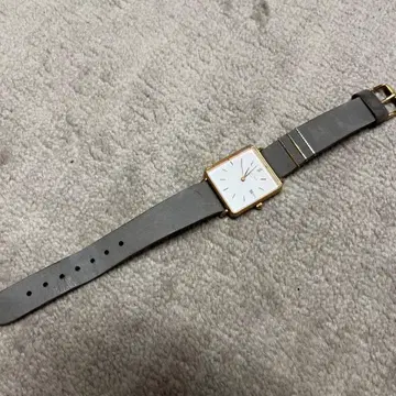 ROSEFIELD 그레이 가죽 스퀘어형 손목시계