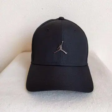 새상품급 나이키 조던 블랙 캡 점프맨 메탈 로고