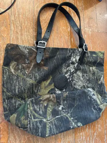 달루스 팩 토트백 트리 패턴