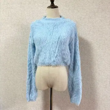 라이트 블루 크롭 기장 퍼 니트 복슬복슬 니트