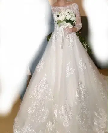 웨딩 드레스 A 라인 자수 슬리브 있음