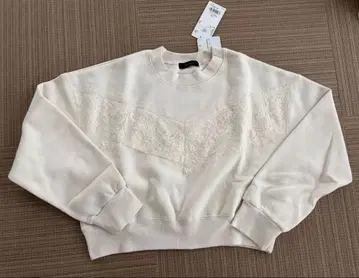 레이스 장식의 화이트 맨투맨 트레이닝복 사이즈 38 부즈루드