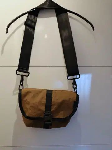 DEFY 숄더백 베이지