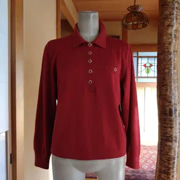 빨간색 버튼 달린 울 100% 긴팔 스웨터