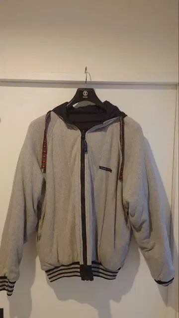 ROBERI STOCk 후드 부착 그레이 점퍼