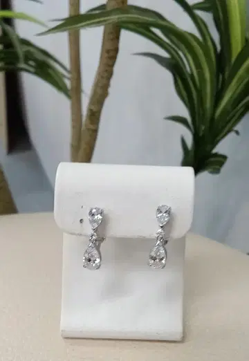 [스와로브스키] 크리스탈 드롭형 귀찌 실버