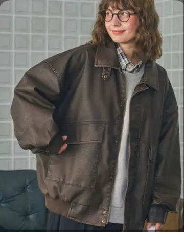 다크 브라운 가죽 자켓