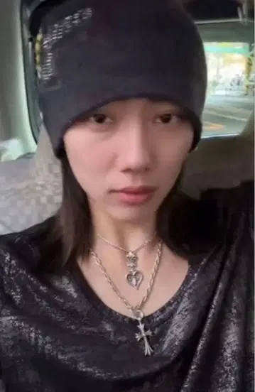 실버925 플뢰르 드 리스 하트형 목걸이 타쿠무 착용