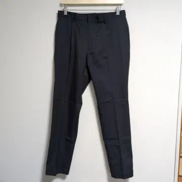 유나이티드 애로우즈 다크 네이비 플리츠 슬랙스