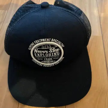Never Stop Exploring 메쉬 캡 프리 사이즈