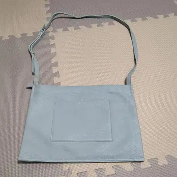 라이트 블루 숄더백 ear PAPILLONNER