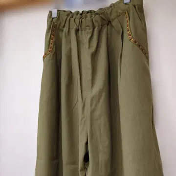 새상품 [ TITICACA ] 에그 턱 팬츠 L 올리브 그린