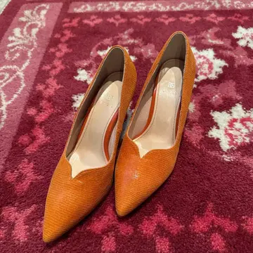 오렌지 오픈토 중간 힐 펌프스