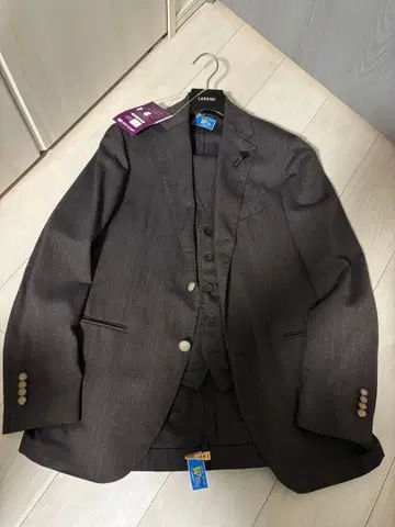 라르디니 3피스 수트 48 [ 클리닝 완료, 행거, 부토니에르 포함 ]