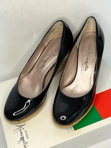 긴자 카네마츠 웨지솔 펌프스 에나멜 블랙