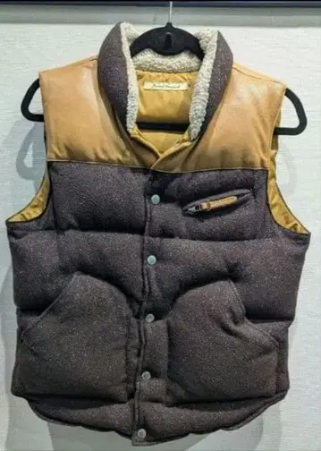 [새상품급] 저널 스탠다드 다운 베스트 옷깃 보아 소재