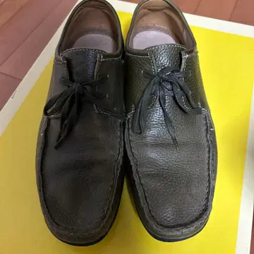 다크 그린 가죽 로퍼