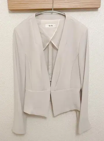 [가격 인하 가능] 릴페테 페플럼 디자인 노카라 자켓 베이지 M