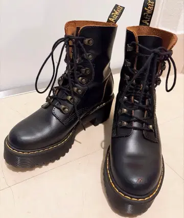 닥터 마틴 레오나 블랙 부츠 레이스업 UK4