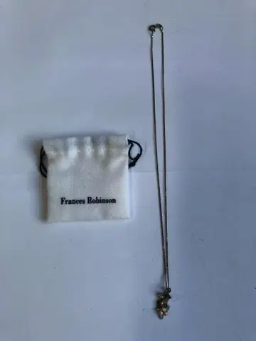 새상품 미사용! Frances Robinson 실버 목걸이 (꽃과 손)