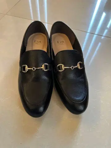 Fin 블랙 로퍼 23.5cm