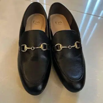 Fin 블랙 로퍼 23.5cm