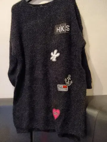 HKS 패치 포함 오버사이즈 니트