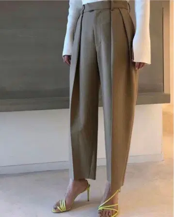 STUNNING LURE 스터링 루어 페메일 쉐이프 팬츠