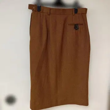 브라운 타이트 스커트 슬릿 포함