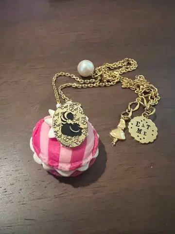 체셔 고양이 Q-pot 마카롱 목걸이