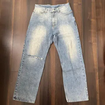 Cracked knee denim