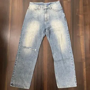 Cracked knee denim