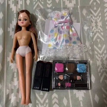 리카짱 인형 본체와 꽃무늬 드레스 세트 메이크 세트 포함