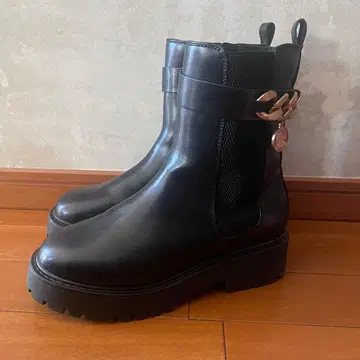 사이드 고어 부츠 블랙 통굽 골드 체인 포함