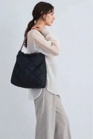 퀼팅 블랙 토트백