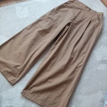 새상품급 hagumu 코튼 턱 와이드 팬츠 넉넉하게