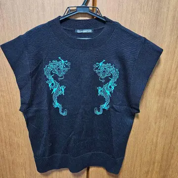 비비안 탐 드래곤 자수 블랙 니트 베스트