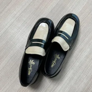 광택 가죽 로퍼 블랙 베이지