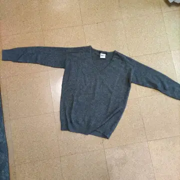 스터링 루어 그레이 V넥 스웨터 새상품