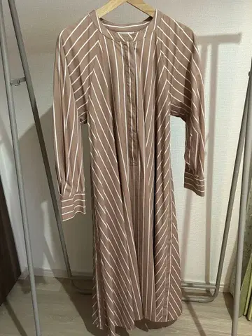 스트라이프 패턴 베이지 셔츠 원피스