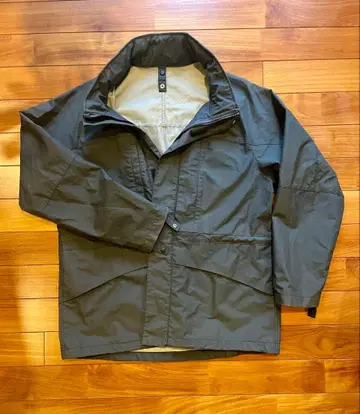 다크 그레이 후드 부착 나일론 자켓